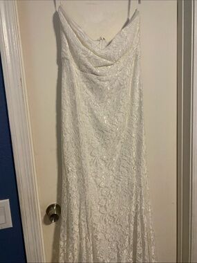 Lulu's Cream Lace Sweetheart Neckline Wedding Gown